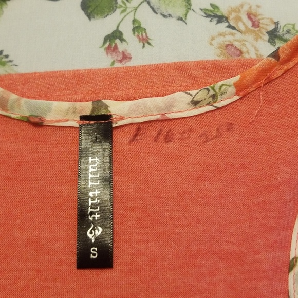 Full Tilt essentials Floral Tank - Picture 4 of 4